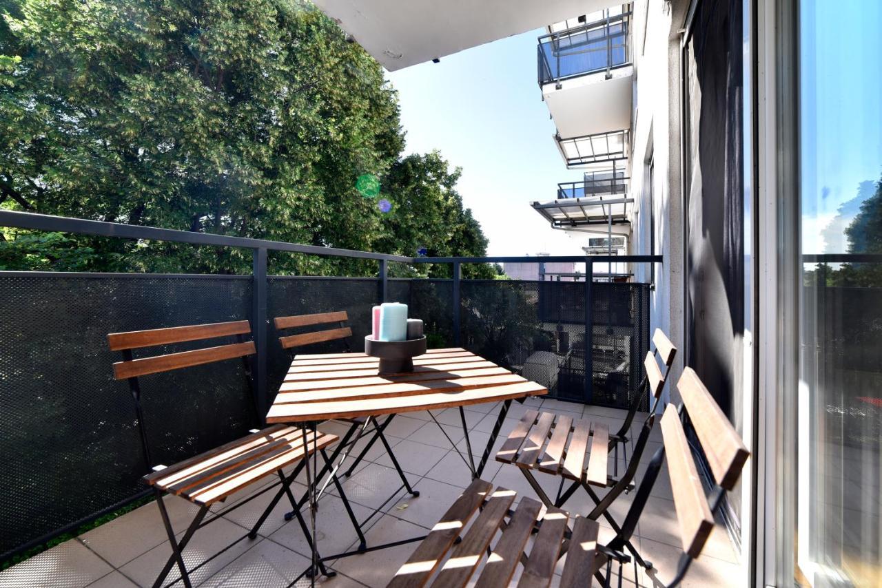 Block Apartment Park With Private Garage Parking 萨格勒布 外观 照片