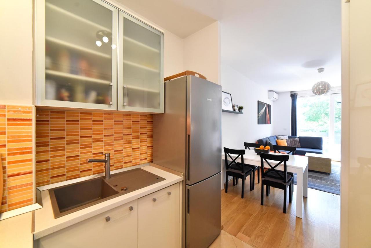 Block Apartment Park With Private Garage Parking 萨格勒布 外观 照片