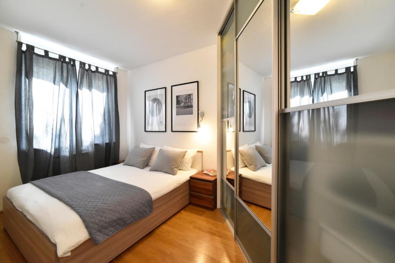 Block Apartment Park With Private Garage Parking 萨格勒布 外观 照片